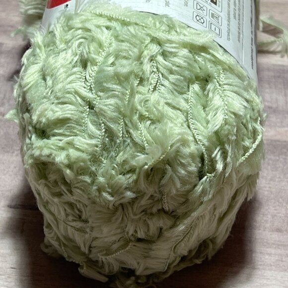 Red Heart Hygge Fur Yarn Eucalyptus Color Bulky Weight 7oz 260yds 100% Nylon - Picture 2 of 6